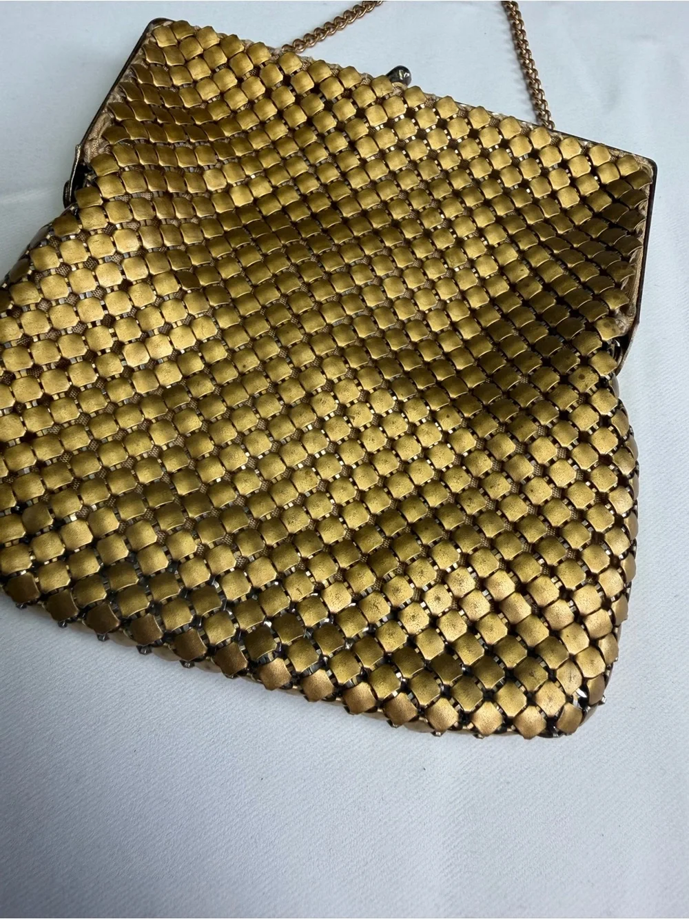 Vintage Beauty - Gold Chainmail Tiny and Elegant Evening Bag - excellent vintage - Picture 14 of 16